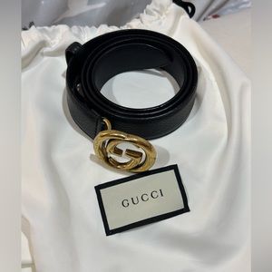 Black leather Gucci Belt